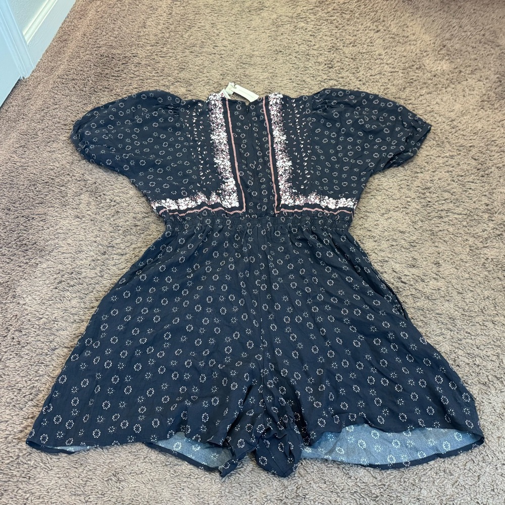Dolan Anthropologie Black Floral Romper Puff Sleeve Flowy Size M NEW - Picture 10 of 12